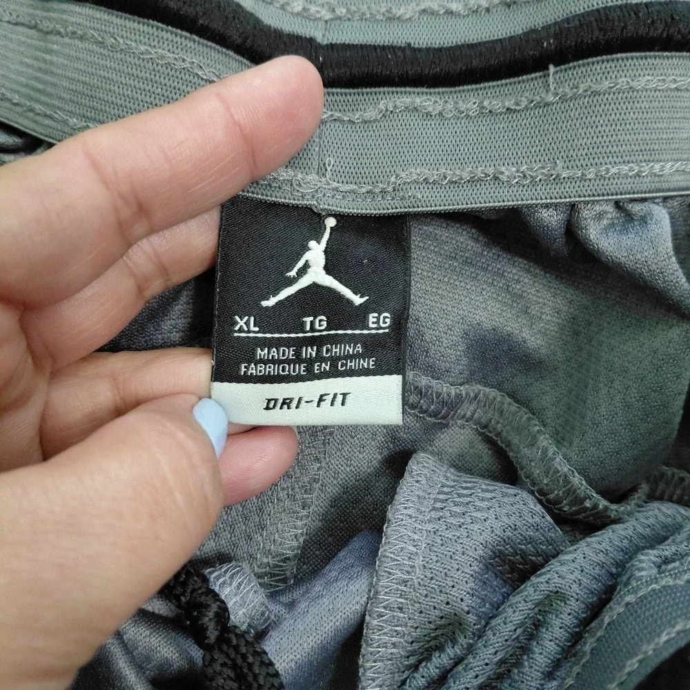 Jordan Shorts Mens 2XLarge Gray Black Graphic Athletic Basketball DriFit